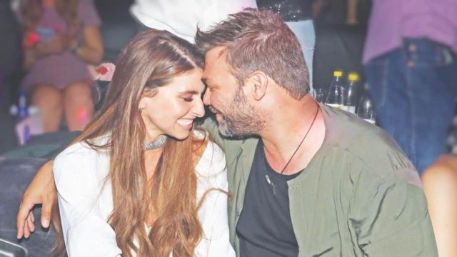 Δεν είχε δει το φως της δημοσιότητας: Η φωτογραφία της Ιωάννας Σαρρή και του Γιώργου Σαμπάνη από τα γενέθλια του τραγουδιστή