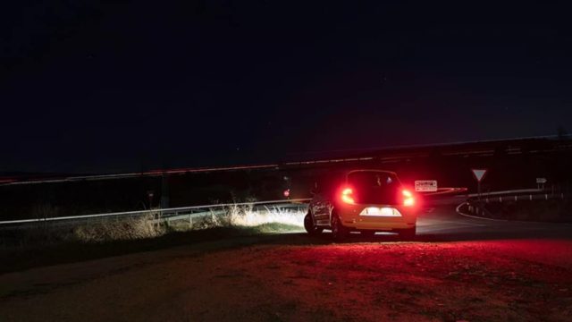 55χρονος σταμάτησε για να κάνει την… ανάγκη του και ξέχασε τη σύζυγό του στο δρόμο – Δε φαντάζεστε τι έκανε μετά