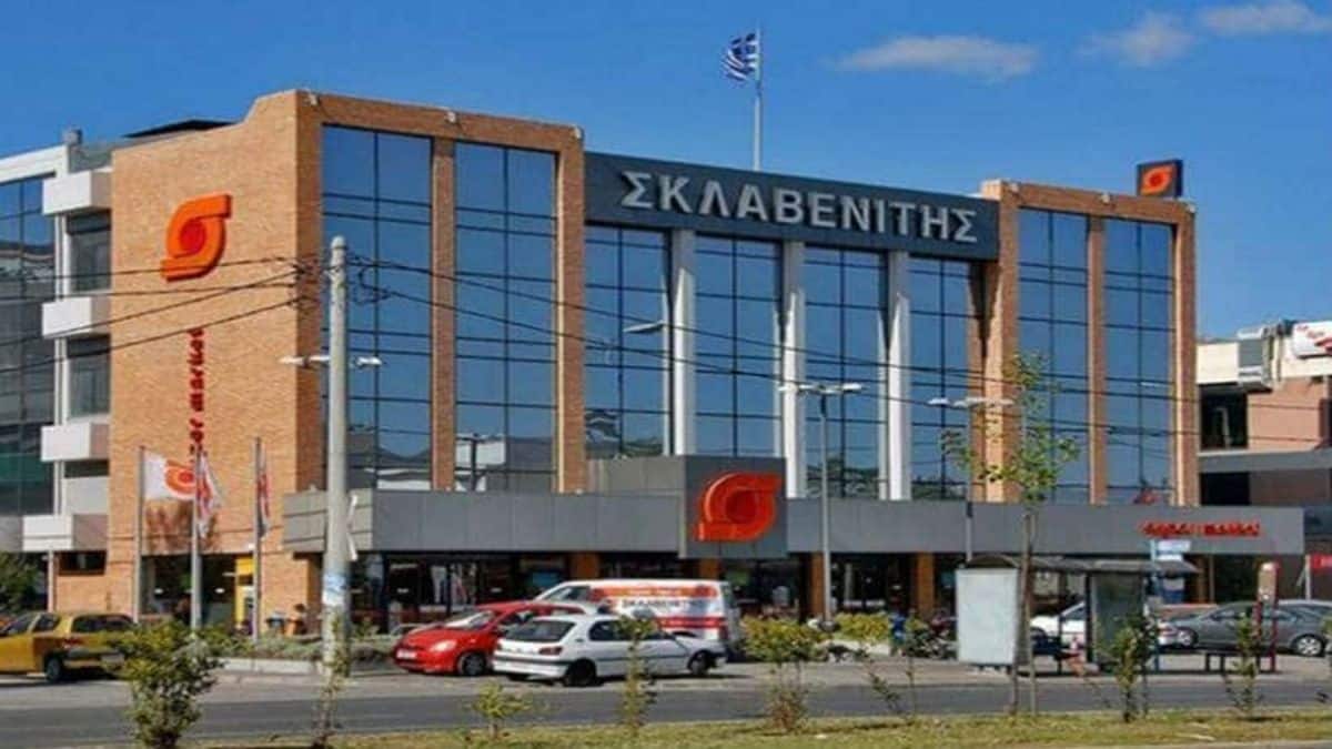Ένας παντρεμένος πλησιάζει μια γυναικάρα στον Σκλαβενίτη και της λέει! Ξεκαρδιστικό ανέκδοτο