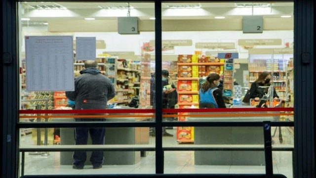 «Σεισμός» στα σούπερ μάρκετ: Φοβερή κίνηση Σκλαβενίτη – Τα παίρνει όλα!