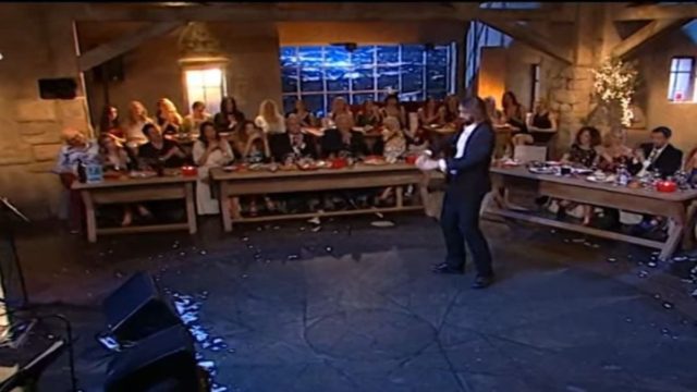 Έτριξαν τα πατώματα: Το λεβέντικο ζεϊμπέκικο κορυφαίου χορευτή που… μας μεράκλωσε