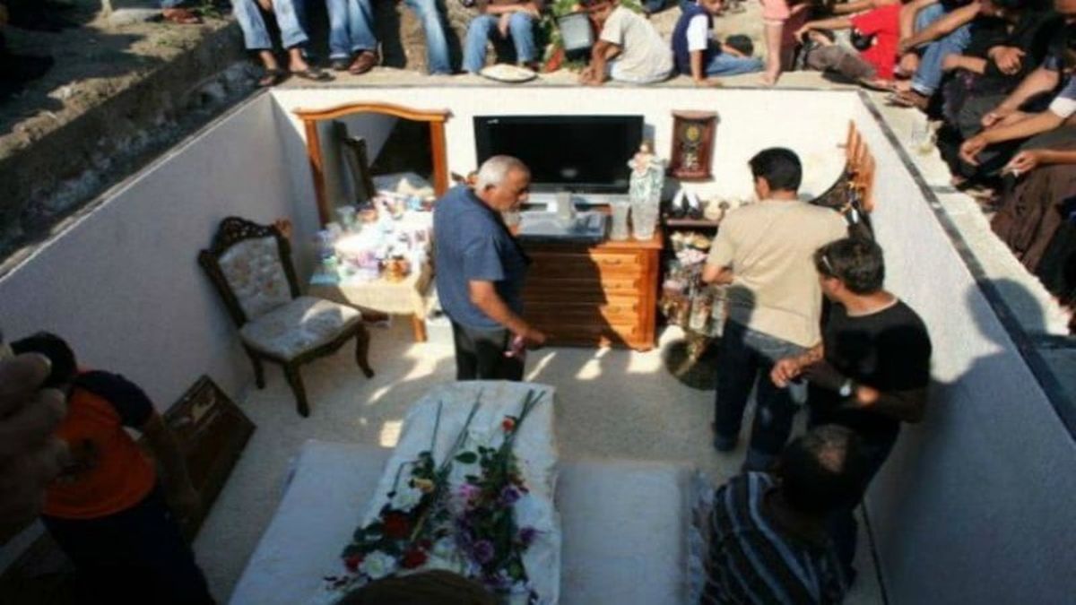 Αυτό δεν θα το πιστεύετε: Δείτε τι έβαλαν σε τάφο μεγαλο-τσιγγάνας!