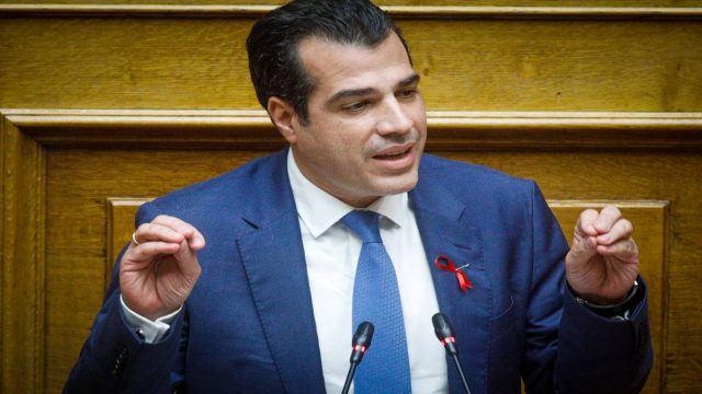 Έκτακτα μέτρα για τις ελλείψεις στα παιδικά φάρμακα – Tελεσίγραφο Θάνου Πλεύρη στις αποθήκες (video)