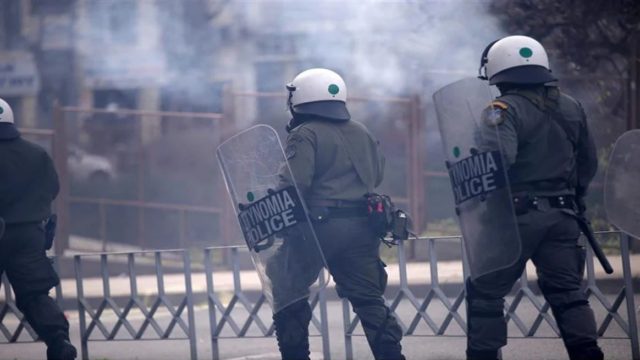 Θεσσαλονίκη – πυροβολισμός 16χρονου: Οδήγείται στον εισαγγελέα σήμερα (6/12) ο αστυνομικός – Φόβοι για νέα επεισόδια