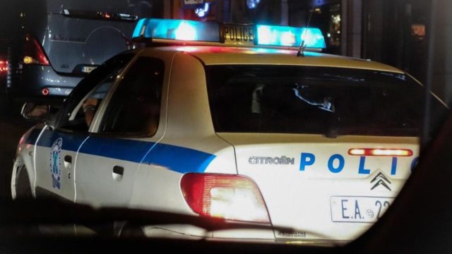Κινηματογραφικό θρίλερ στη Θεσσαλονίκη: Δεν πλήρωσε στο βενζινάδικο και προσπάθησε να εμβολίσει το περιπολικό – Σοβαρά τραυματισμένος ο οδηγός του ΙΧ