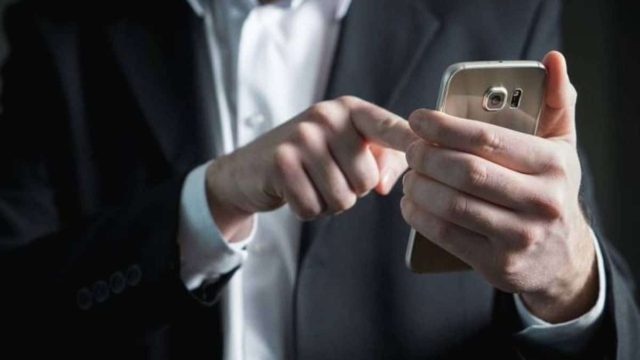 Απάτη σοκ: Αν απαντήσετε στο κινητό σας αυτόν τον αριθμό θα σας κλέψουν 40.000 ευρώ!