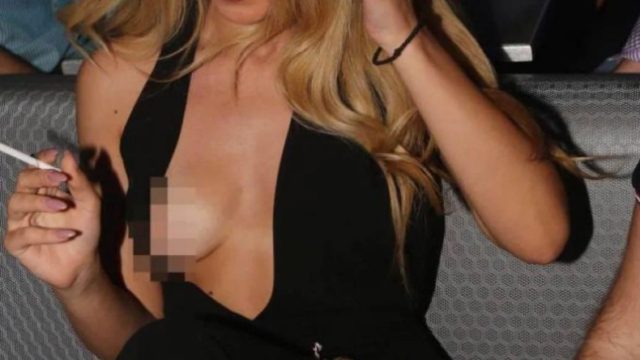«Ατύχημα» στα μπουζούκια – Τραγουδίστρια χωρίς σουτιέν… έδειξε το στήθος της! (ΦΩΤΟ)