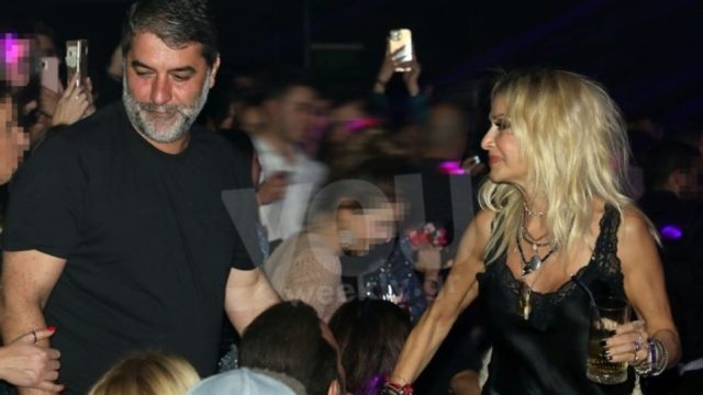 Κι όμως το έκανε: Η κίνηση της Βίσση στον Μπισμπίκη την ώρα που η Δέσποινα Βανδή τραγουδούσε