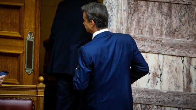 Πρωτοφανής ένταση στη Βουλή: Αποχώρησε ο Κυριάκος Μητσοτάκης