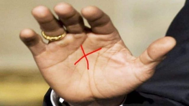 Έχετε αυτό το γράμμα Χ κάτω από την παλάμη σας; Λίγοι το έχουν και σημαίνει…