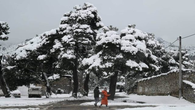 «Ασφυξία» από τα Μερομήνια – Σκεπασμένη με χιόνι  όλη η χώρα από…