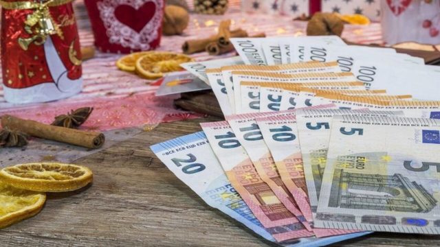 Χαμός στα ΑΤΜ: Ποιες συντάξεις πληρώνονται σήμερα (23/12);