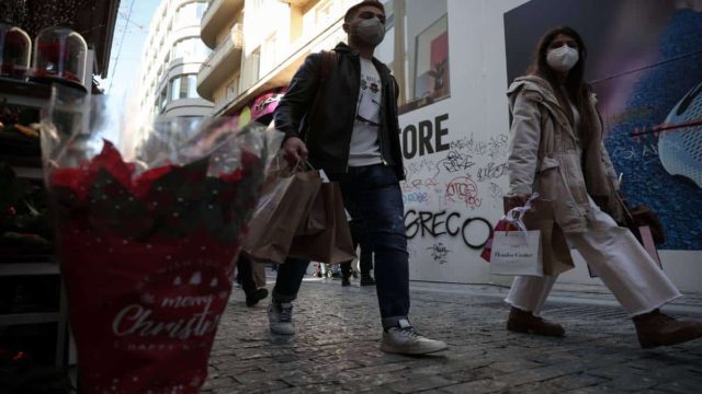 Χριστούγεννα 2022: Ανοιχτά σήμερα (24/12) καταστήματα και σούπερ μάρκετ – Δείτε πόσα ξοδεύει κάθε Έλληνας για αγορές