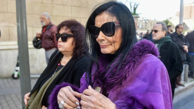 «Λύγισε» η Ζωζώ Σαπουντζάκη: «Όταν πεθάνω, θέλω να με πετάξουν…»
