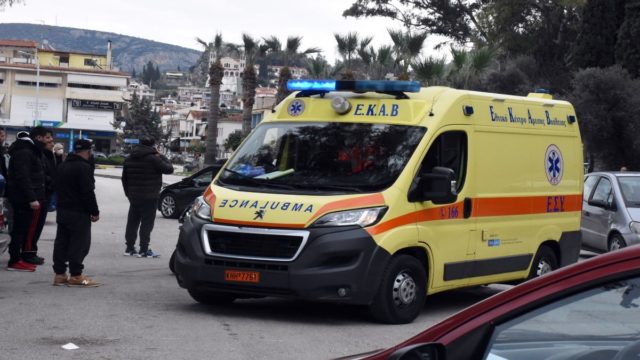 Φρίκη στη Βέροια: Βρήκε τη σύζυγό του στο μπάνιο με ένα μαχαίρι καρφωμένο στον λαιμό
