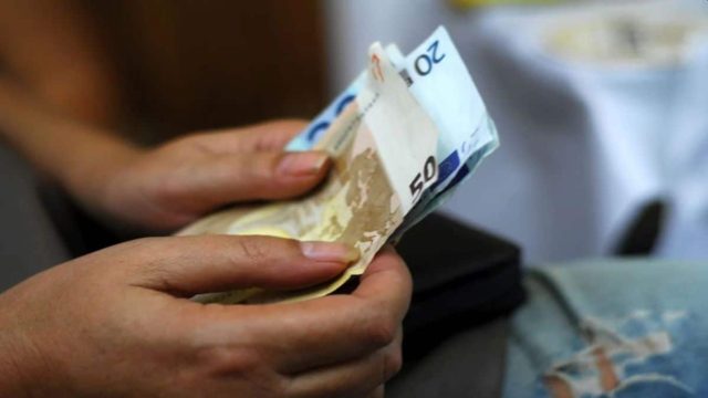 “Κόκκινος” συναγερμός για τα επιδόματα των 1000 ευρώ και 400 ευρώ – Μέχρι σήμερα οι αιτήσεις, προλάβετε…