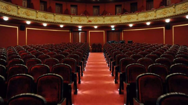 Σοκαριστική αποκάλυψη: Διάσημος πρωταγωνιστής έβγαλε το μόριο του και το ακούμπησε στα χέρια ηθοποιού