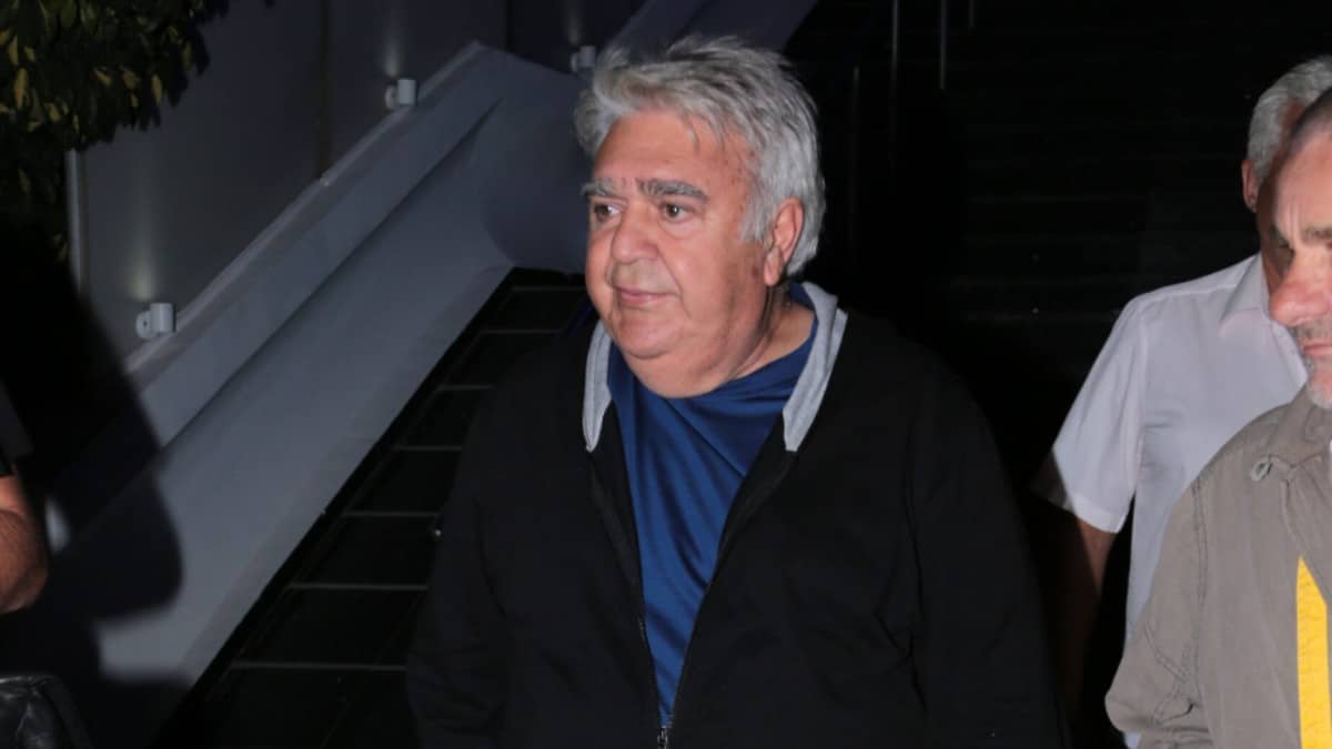 «Πώς είσαι έτσι ρε παιδάκι μου, δεν έχεις ρούχα;»: Σάλος με τον Πασχάλη Τερζή!