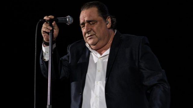 «Βόμβα» από τον Βασίλη Καρρά: «Τα πόδια μου είναι τσακισμένα από…»