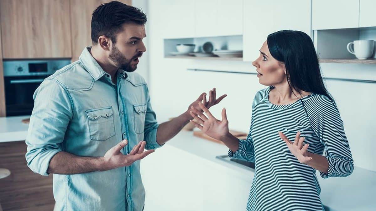 Μαλώνουν σαν “κοκόρια”: Τα 5 ζώδια που είναι οι μεγαλύτεροι καβγατζήδες της παρέας