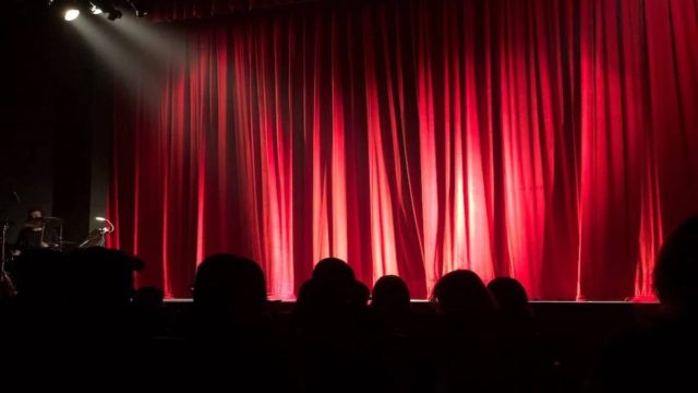 4 θεατρικές παραστάσεις στην Αθήνα για το Σαββατοκύριακο