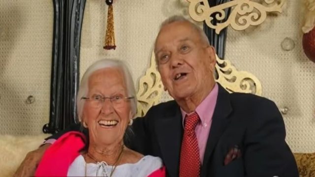 95χρονος παππούς τράβηξε αυτή τη φωτογραφία λίγο πριν πεθάνει – Μόλις δείτε τι κρατάει στα χέρια του θα δακρύσετε