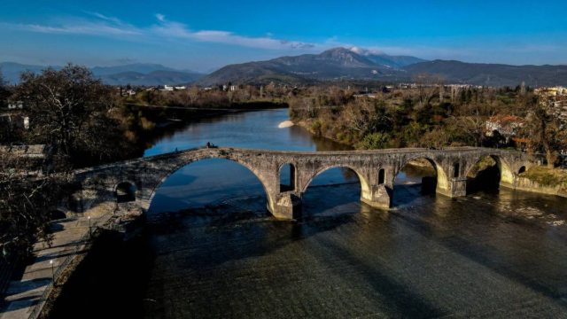 Η Φωτογραφία της Ημέρας: Καλημέρα από το γεφύρι της Άρτας