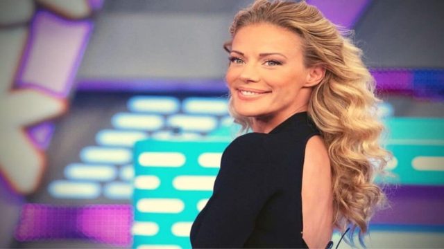 Η Ζέτα Μακρυπούλια πριν και μετά τις πλαστικές – Αποκάλυψη Σάσας Σταμάτη! (φωτο)