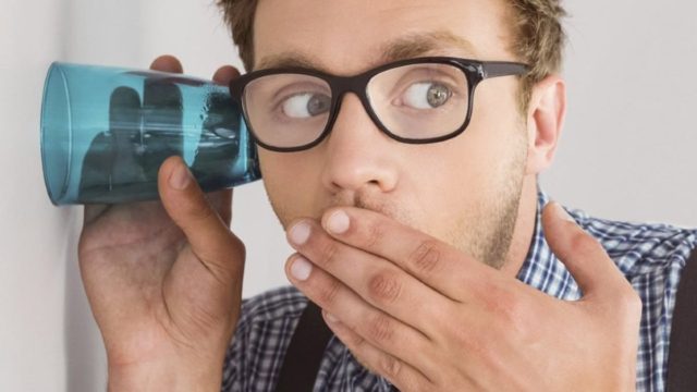 Χώνουν τη μύτη τους παντού: Αυτά είναι τα 3 ζώδια που φέρνουν πάντα τους άλλους σε δύσκολη θέση