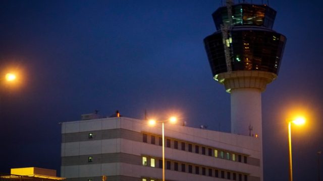Αεροσκάφος της Ryanair ειδοποίησε για βόμβα – Κατευθύνεται στο αεροδρόμιο Ελ. Βενιζέλος συνοδευόμενο από ελληνικά F-16