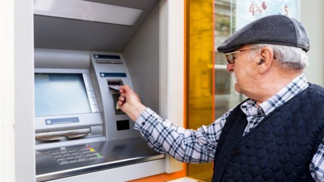 Απρόοπτη ανατροπή με τις συντάξεις – Ποιους στέλνει «ταμείο» ο ΕΦΚΑ