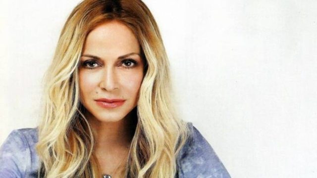 Δύσκολες ώρες για την Άννα Βίσση – Ακυρώνει όλες τις εμφανίσεις της η τραγουδίστρια