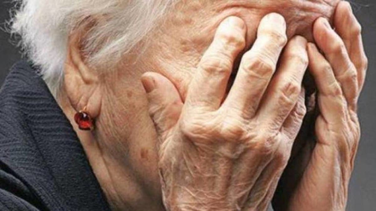 Απάτη μεγατόνων με 84χρονη γιαγιά στην Άρτα – Πώς της «άρπαξαν» 10.000 ευρώ
