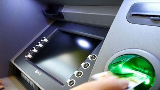 ALERT! Η νέα απάτη στα ΑΤΜ – Κλέβουν pin και χρήματα μέσα σε δευτερόλεπτα
