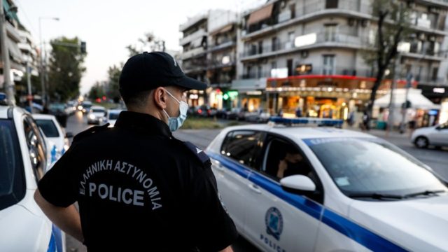 «Θρίλερ» στη Νέα Σμύρνη: Μαχαίρωσαν 15χρονο σε σουβλατζίδικο – Μεταφέρθηκε άμεσα στο νοσοκομείο