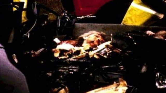 Ανατριχιαστικό: Δείτε τι έβαλαν στα χέρια της νεκρής πριγκίπισσας Νταϊάνα λίγο πριν τη θάψουν