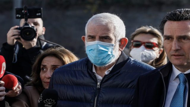 Πέτρος Φιλιππίδης: «Άπιστος είμαι, βιαστής δεν είμαι! Δεν έχουμε να φάμε!» – Ξέσπασε σε κλάματα ο ηθοποιός στην απολογία του (Video)