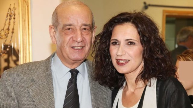Θα τις καμαρώνει από ψηλά: Δείτε πώς είναι σήμερα οι κόρες του Δημήτρη Μητροπάνου (photos)