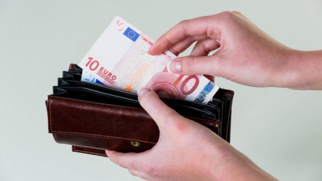 Κατώτατος μισθός: Aπό 1η Απριλίου η αύξηση με βάση τα 770 ευρώ