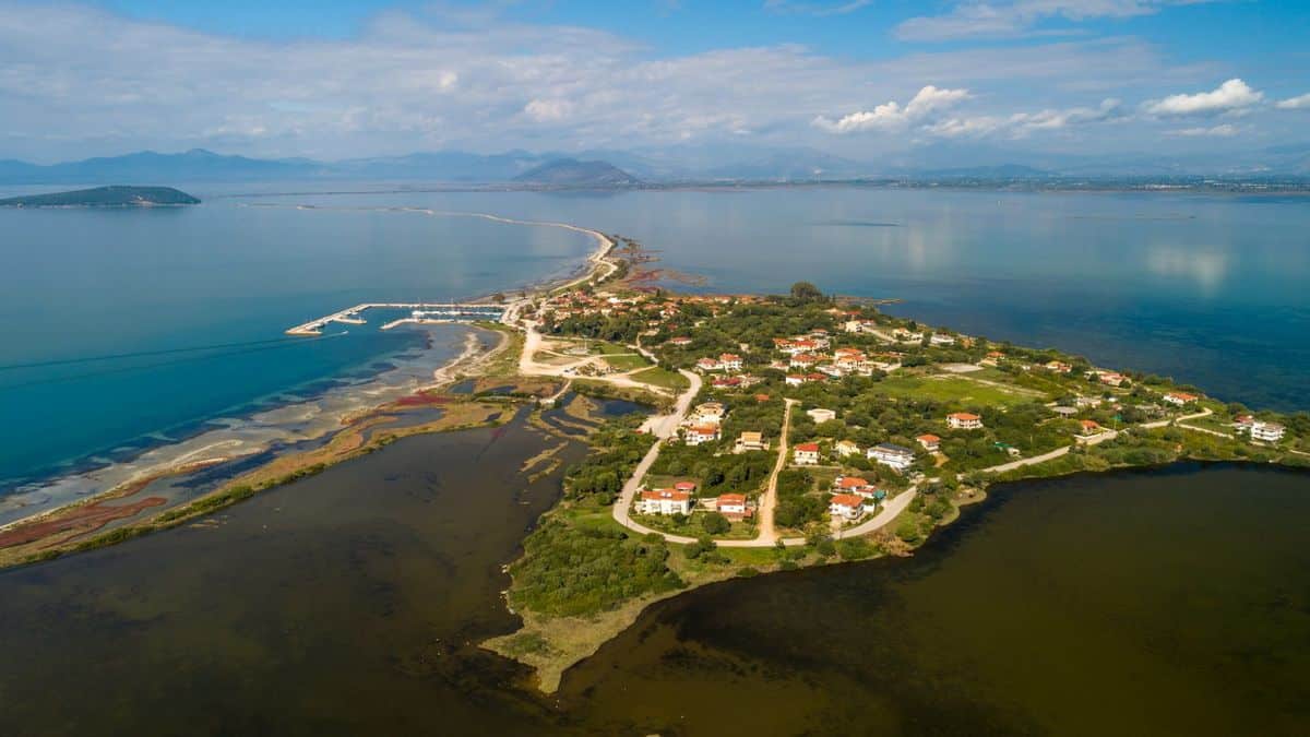 Η ελληνική “Πολυνησία” 3 ώρες από την Αθήνα και ο μαγικός κόλπος που πας με το αυτοκίνητο