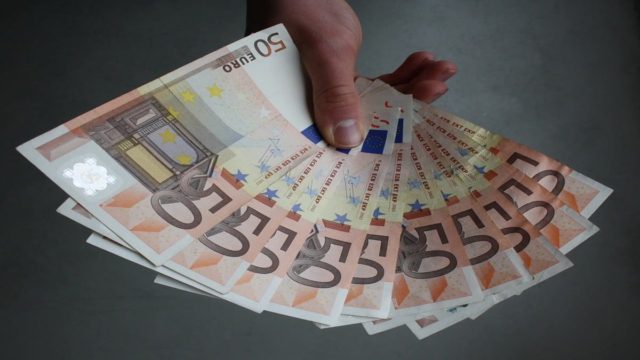 «Εμφανίζονται» στα ΑΤΜ 4 επιδόματα – Οι ημερομηνίες