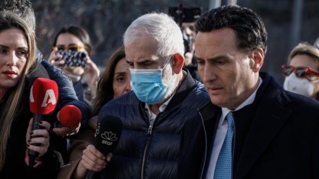 Πέτρος Φιλιππίδης: «Όλοι ξέρετε τι είμαι, θέλετε να διώξετε από το θέατρο αλλά δε θα με βγάλετε από την καρδιά του κόσμου»