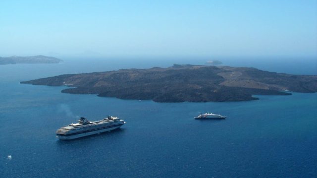 Συναγερμός για το ηφαίστειο της Σαντορίνης: Εντοπίστηκε μαγματικός θάλαμος 3 χιλιομέτρων – Οι πιθανότητες έκρηξης