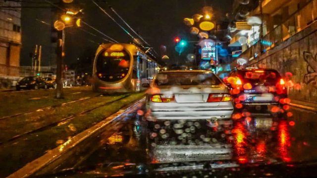 Κακοκαιρία: Νέο έκτακτο μήνυμα από το 112 – Που «χτυπούν» έντονα φαινόμενα τις επόμενες ώρες και η Αθήνα σε ρόλο… νέας Βενετίας (videos)