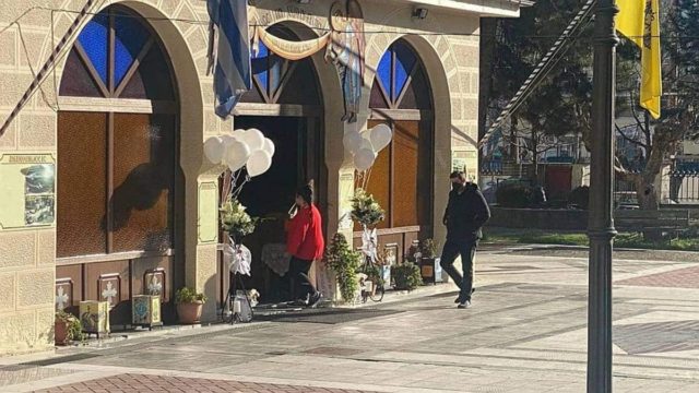 Σε κλίμα οδύνης η κηδεία του 6χρονου Θωμά στα Γρεβενά (photos)