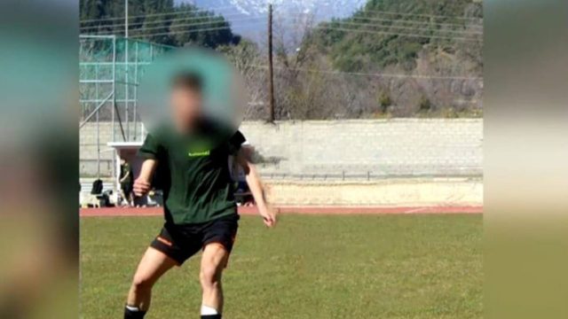 Θρήνος στην Καρδίτσα: «12:15 κατέρρευσε μέσα στο γήπεδο… “έπεσε στο κενό”…» – Δραματική περιγραφή του προπονητή για το θάνατο του 20χρονο ποδοσφαιριστή (Video)