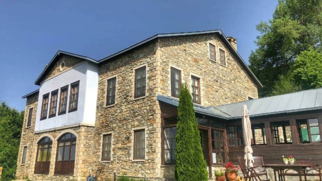 Επίσκεψη στο Νυμφαίο και παραδοσιακή φιλοξενία στης Αργυρώς