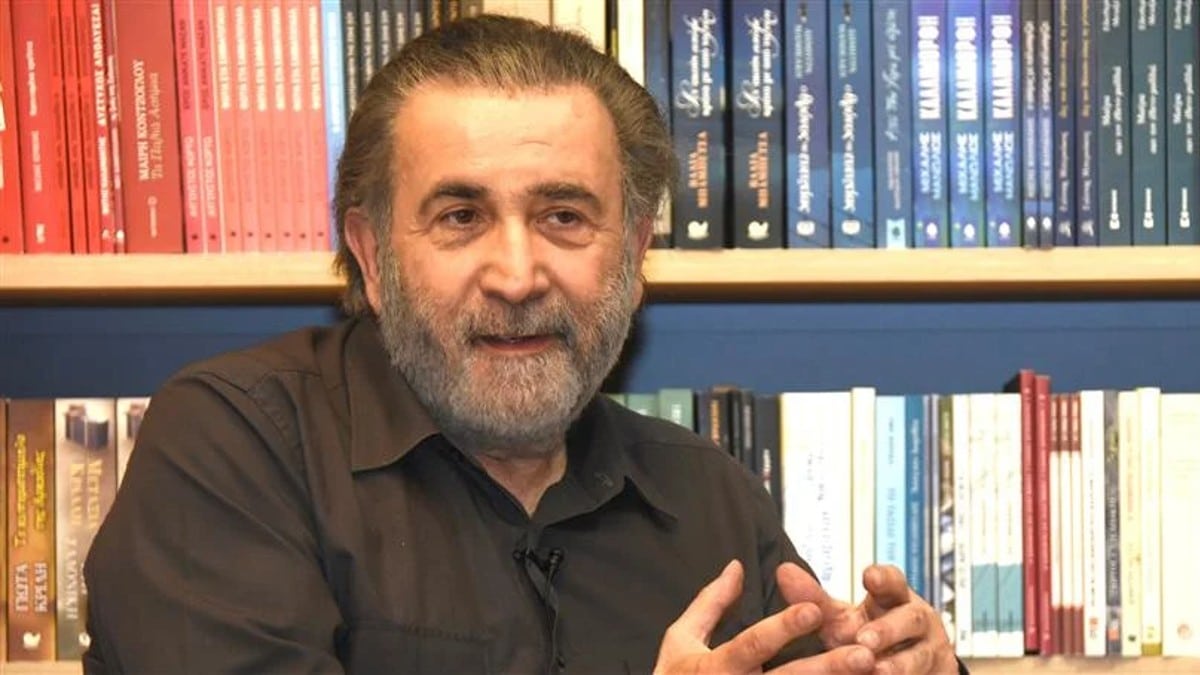 Το «φυσάει» το χρήμα ο Λάκης Λαζόπουλος: Αυτό είναι το πολυτελές σκάφος του – Πόσες χιλιάδες ευρώ κοστίζει (photos)