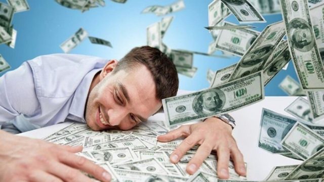 Γεννήθηκαν από…χρυσάφι: Τα 4 ζώδια που τραβούν τα χρήματα σαν μαγνήτες