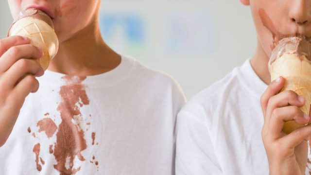 Λεκές από σοκολάτα; Αποχαιρετίστε τον σε χρόνο ντε τε!
